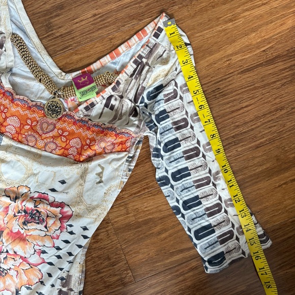 Save the Queen Top with Medallion - Picture 5 of 7